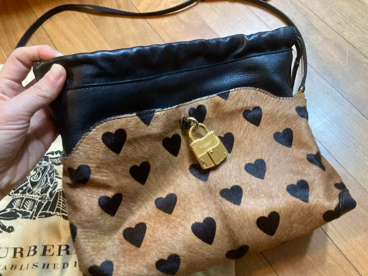 バーバリー カーフレザーバッグ み 18万円 DECORATOM_COM_BR