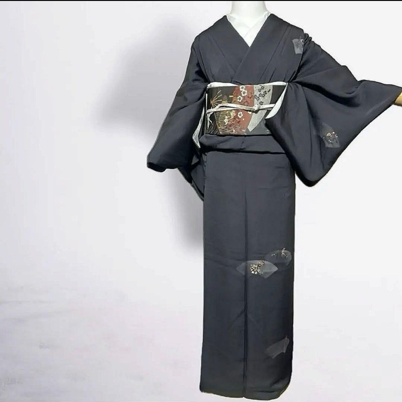 未使用近い　美品　袷　正絹　友禅　縮緬　刺繍　訪問着　フルセット　薄桜 美品 袷 正絹 蘇州刺繍 縮緬 訪問着 フルセット 西陣唐織漆箔袋帯 裄68