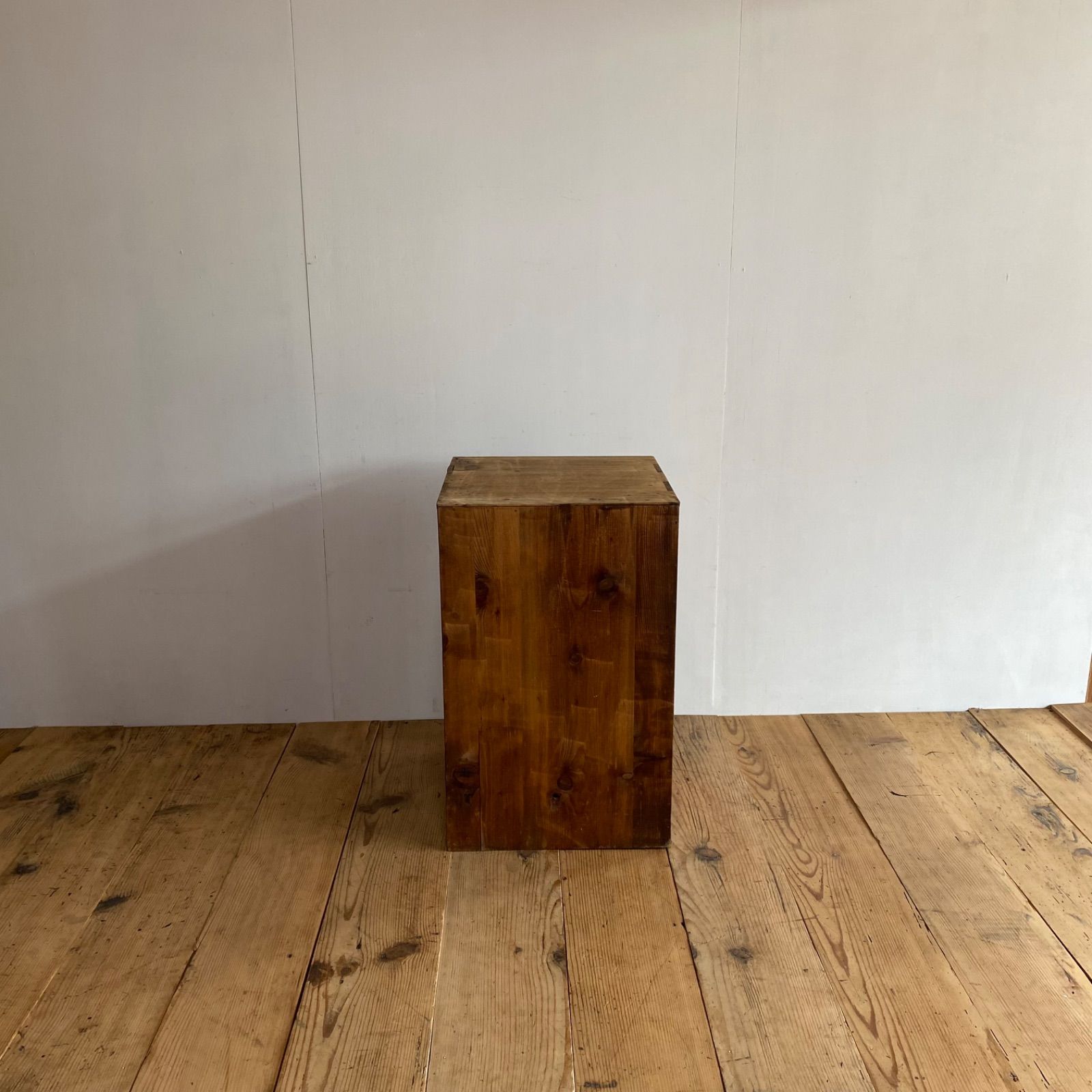 アンティーク 仕切り棚 チェスト 食器棚 書類棚 無垢材 無塗装 z994 アンティーク 仕切り棚 チェスト 食器棚 書類棚 無垢材 無塗装