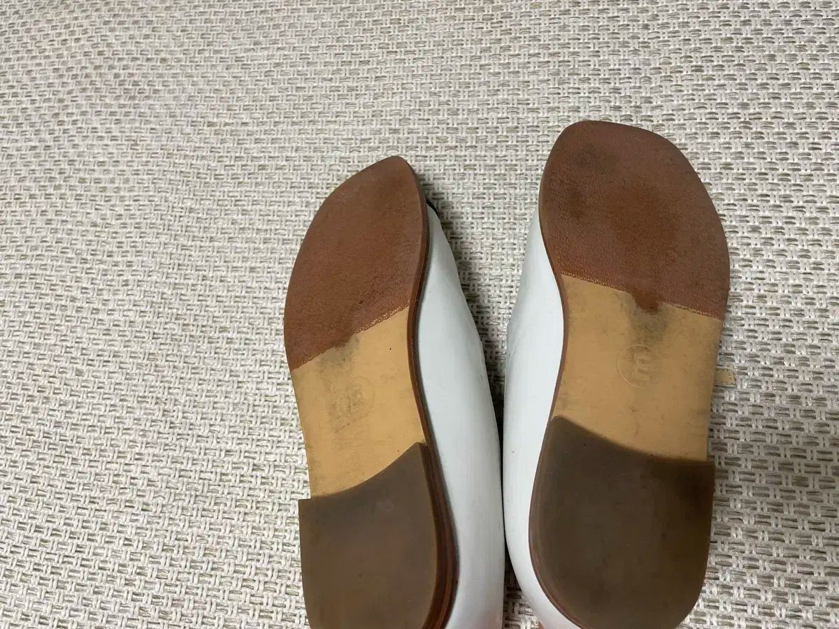 フラットシューズ