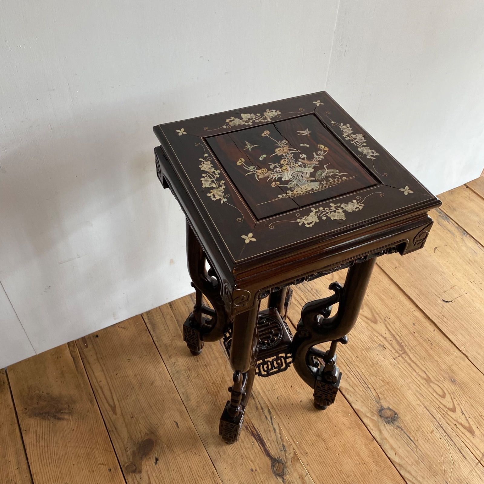 アンティーク 唐木の飾り台 紫檀 無垢材 木製 花台 透かし彫り 香炉台