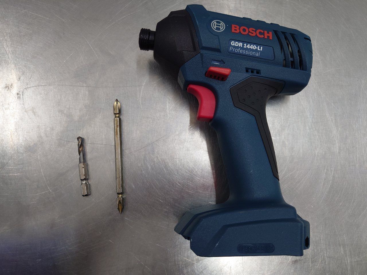 BOSCH ボッシュ 14.4Vバッテリーインパクトドライバ バッテリーライトセット GDR1440-LIJ2 囗T巛