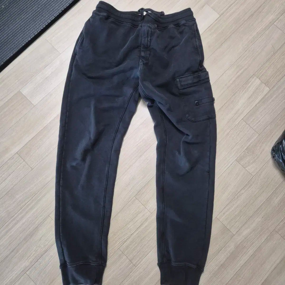 STONE ISLAND ストーンアイランド ブラック カーゴ ジョガー ズボン