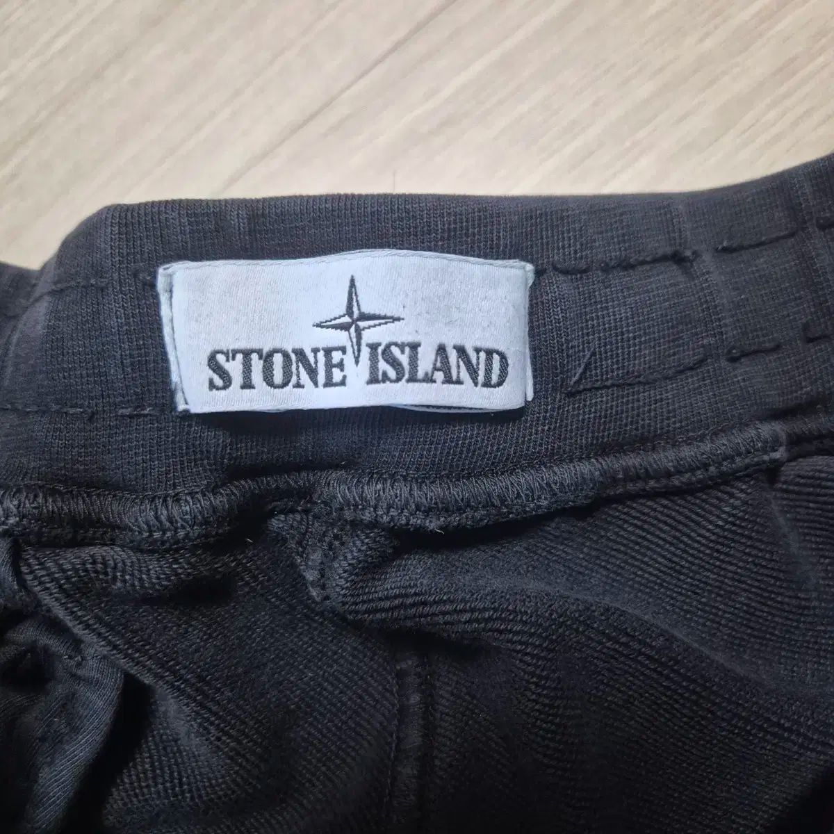 STONE ISLAND ストーンアイランド ブラック カーゴ ジョガー ズボン
