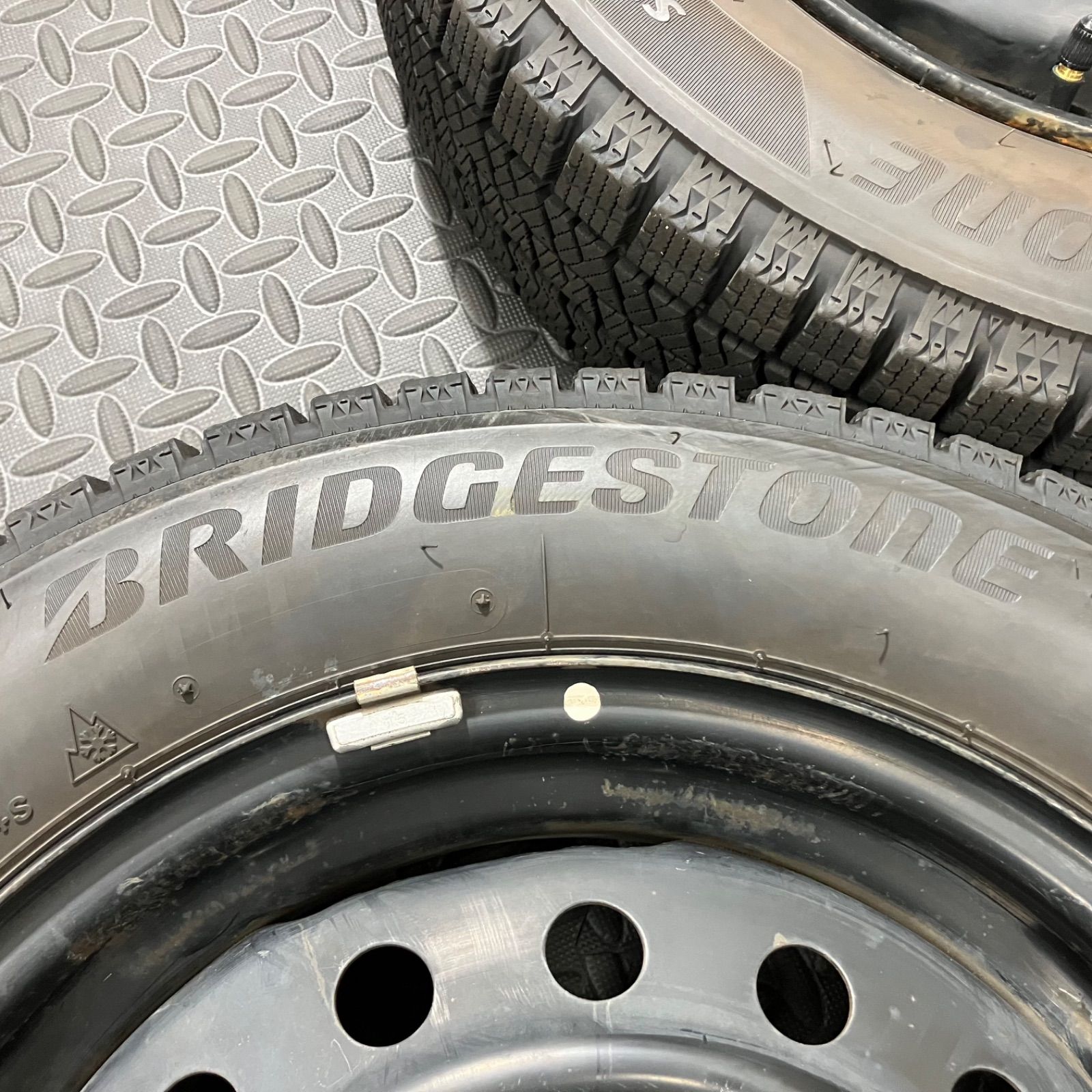 スタッドレスタイヤ