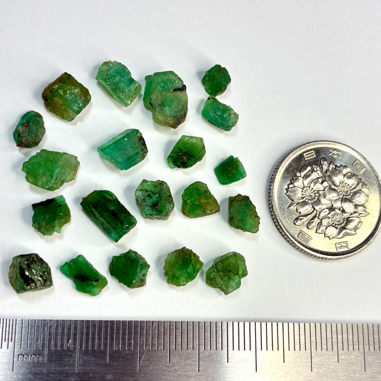 ザンビア産エメラルド 原石 鉱物 天然石 パワーストーン No.1770