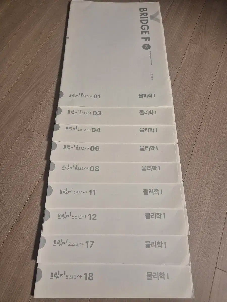 小西安夫の油彩画 画題：「うねびを望む」（F6号）