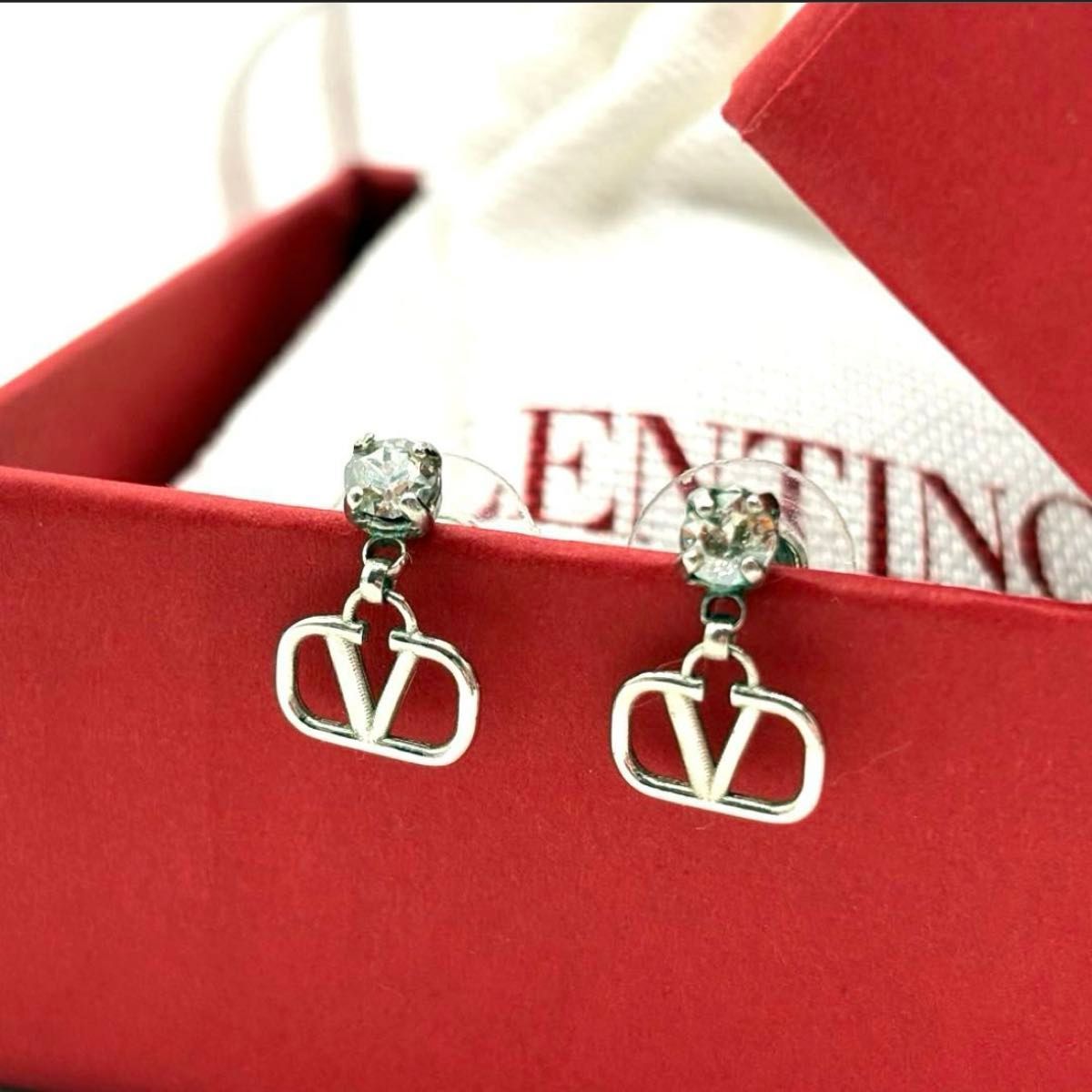 ヴァレンティノガラヴァーニ Vロゴ シグネチャー メタル×ライン ヴァレンティノガラヴァーニ Vロゴ シグネチャー メタル×ライン