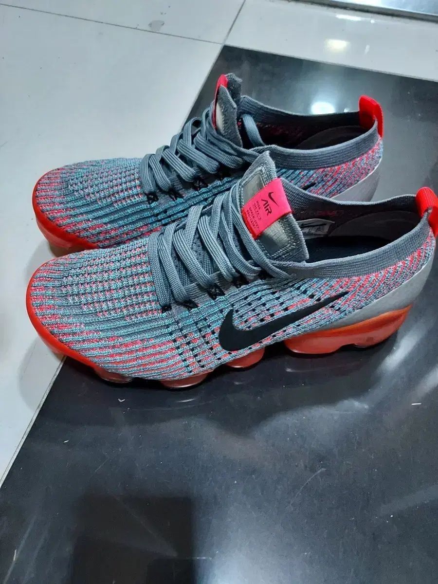 ナイキ エア ヴェイパーマックス 360 グレー レッド