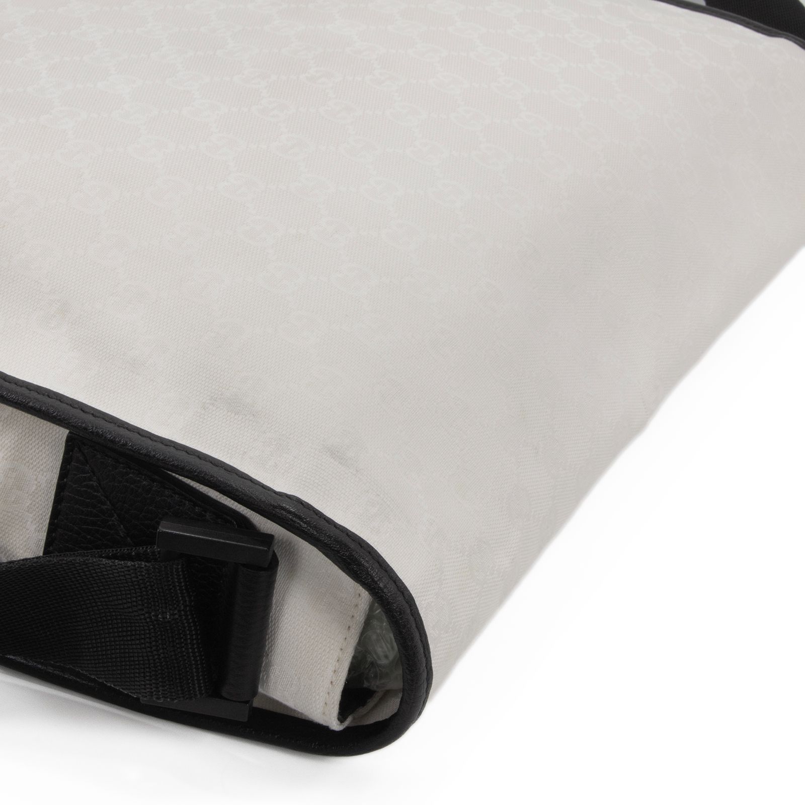 メッセンジャーバッグ