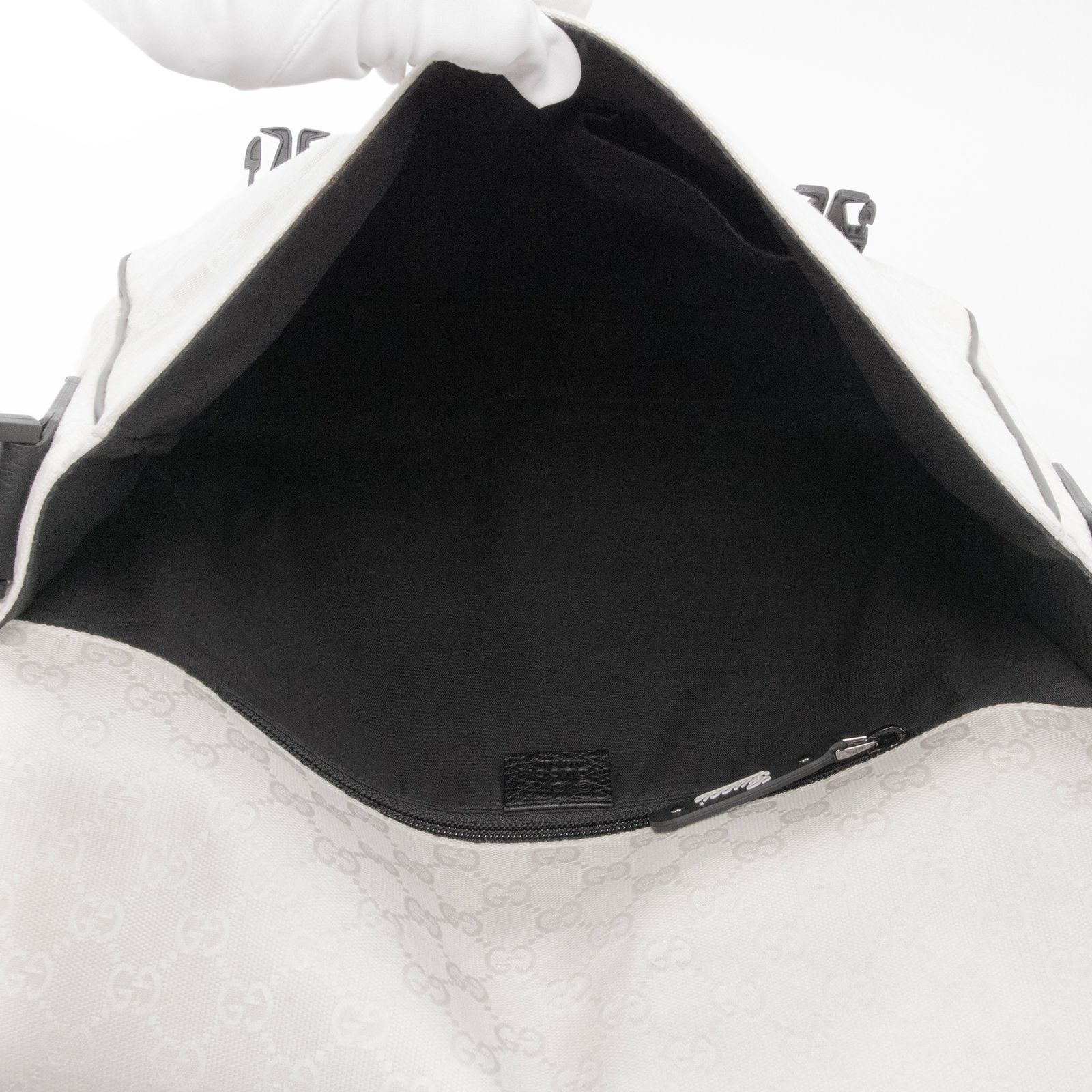 グッチ ショルダーバッグ クロスボディバッグ メッセンジャーバッグ メンズ レディース GGキャンバス 白 オフホワイト 黒 肩掛け 斜め掛け A 4対応 通勤 クレスト ロゴ マーク 本革 レザー ハイブランド 鞄 バック I 265 メッセンジャーバッグ ショルダーバッグ バッグ