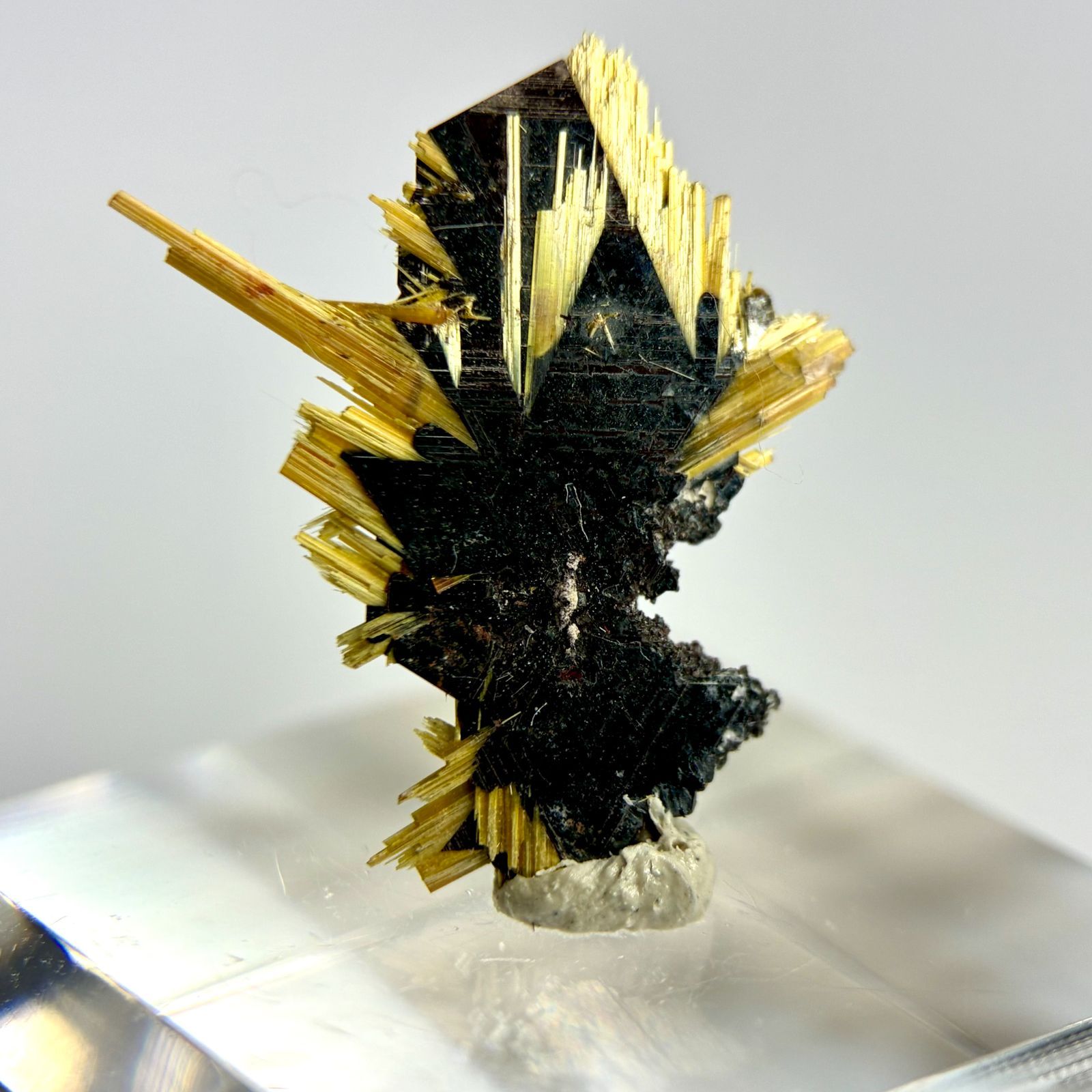 ブラジル ノヴォ オリゾンテ産 ルチルオンヘマタイト 原石 鉱物 天然石 パワーストーン No.1772