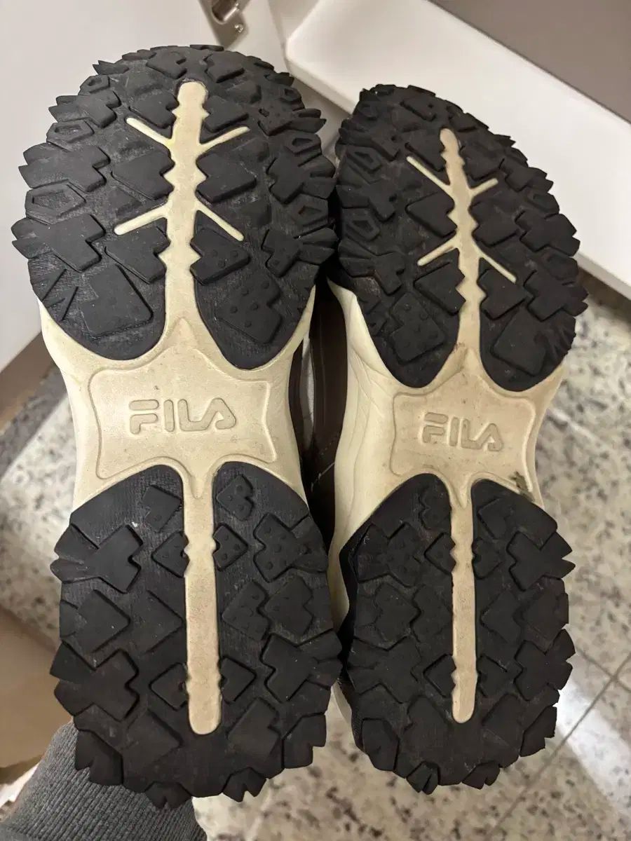 FILA オークモントTRv4 スニーカー 270mm