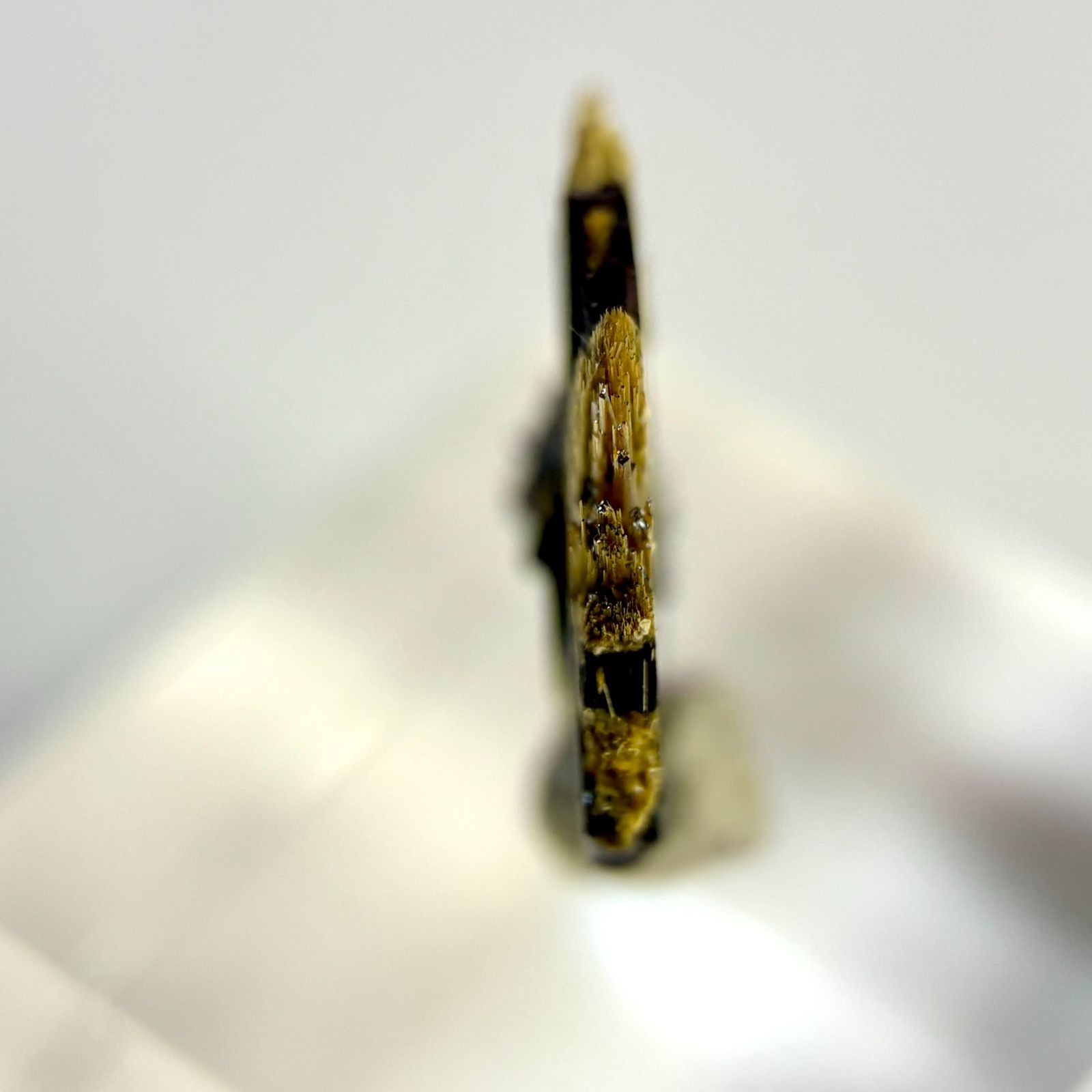 ブラジル ノヴォ オリゾンテ産 ルチルオンヘマタイト 原石 鉱物 天然石 パワーストーン No.1774