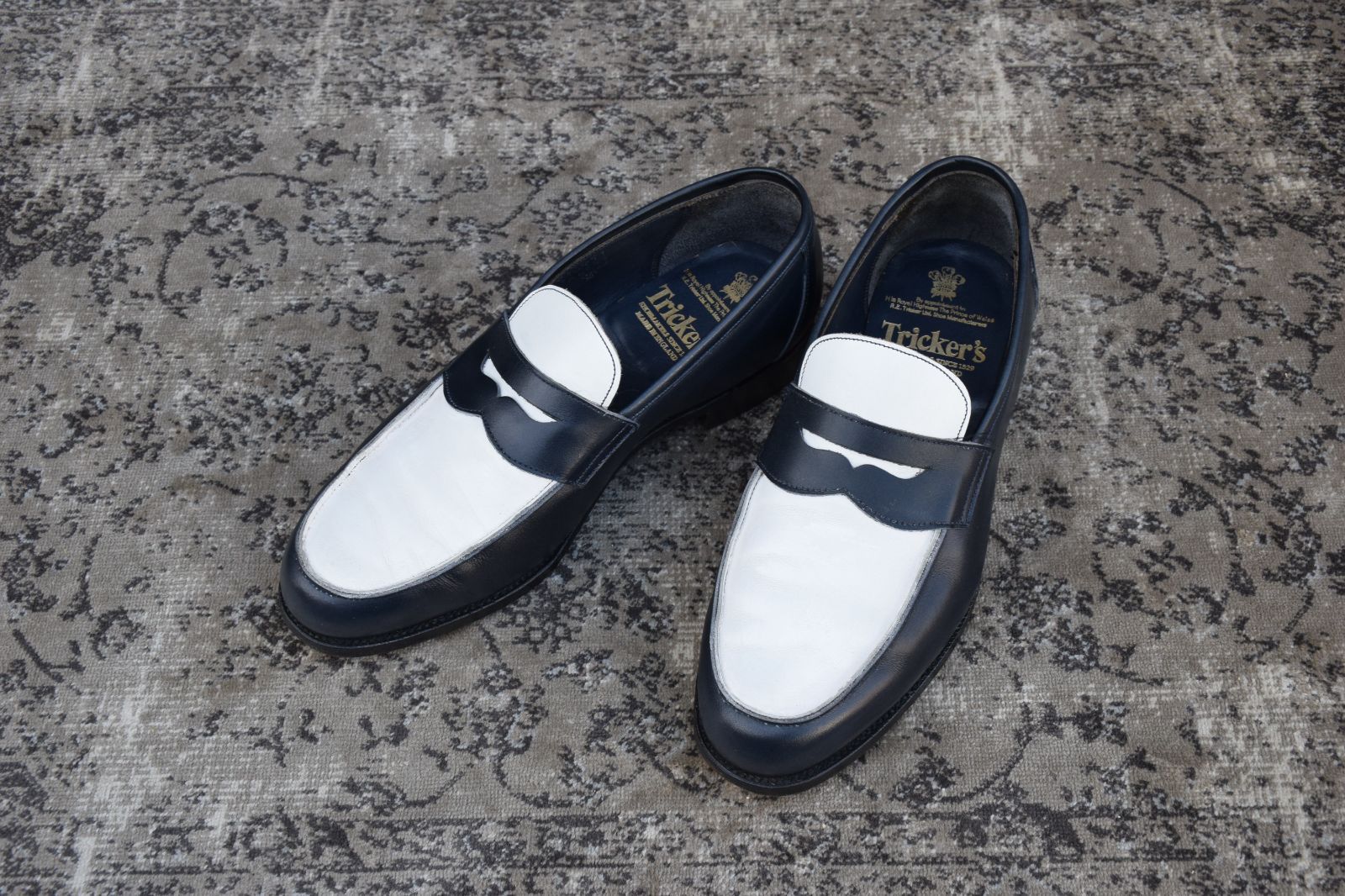 【良品】Tricker's トリッカーズ M6579 コインローファー ハーフサドル バイカラー 紺 ネイビー 白 ホワイト UK9.5 / 28cm【W3126】