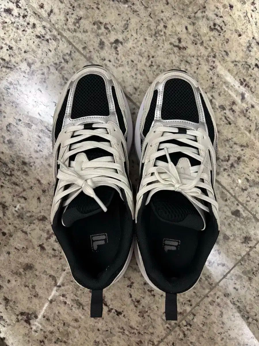 フィラ FLO ロット E3 スニーカー 270mm