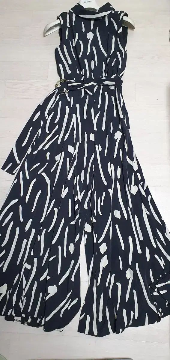 ブラックアンド白プリント ドレッシー ワイド ジャンプ スーツ