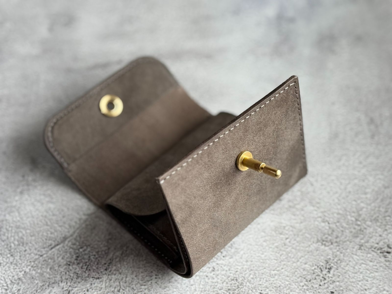 三つ折り財布 本革