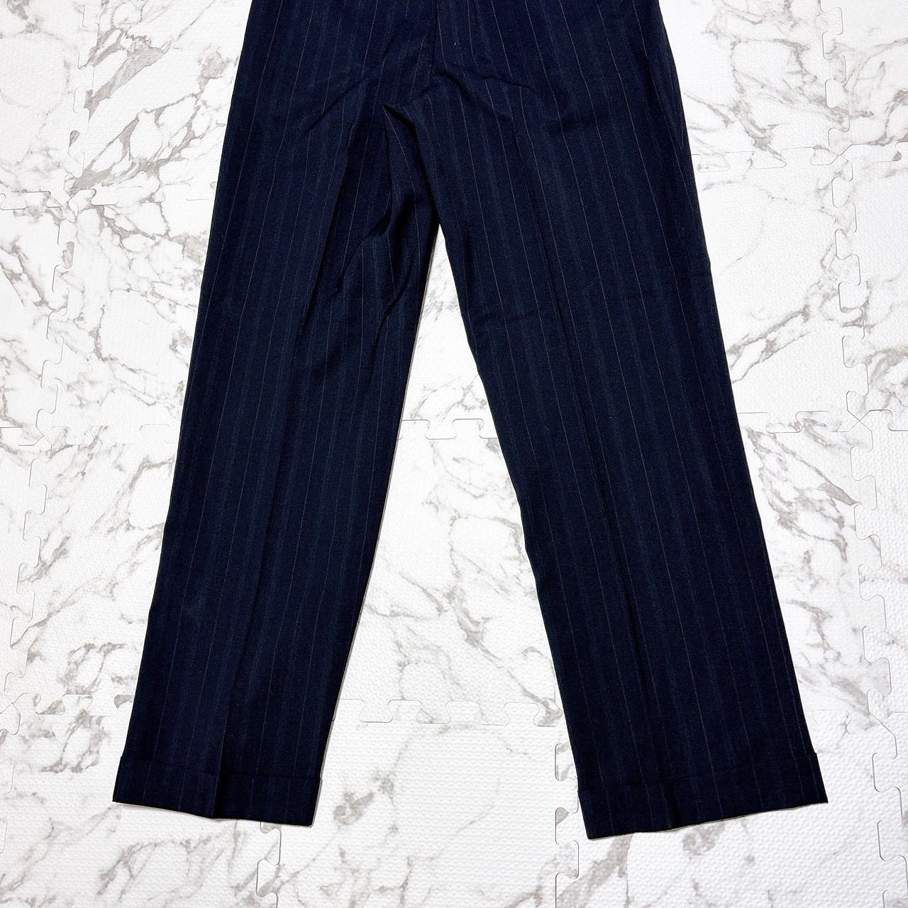 ネイビーストライプスーツ