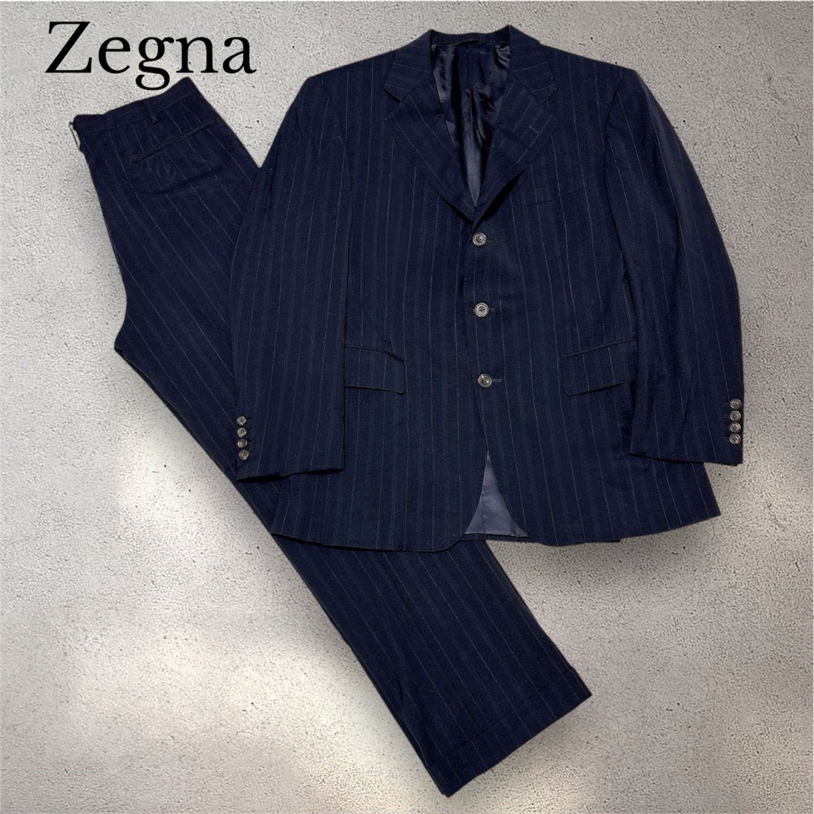 Ermenegildo Zegna生地使用 ネイビーストライプスーツ Y38R 細身シルエット2ボタンセットアップ 上質ビジネス 就活 冠婚葬祭 学校行事にも 春秋冬対応 大人の品格漂う一着 オンオフ兼用で便利 ゼニア