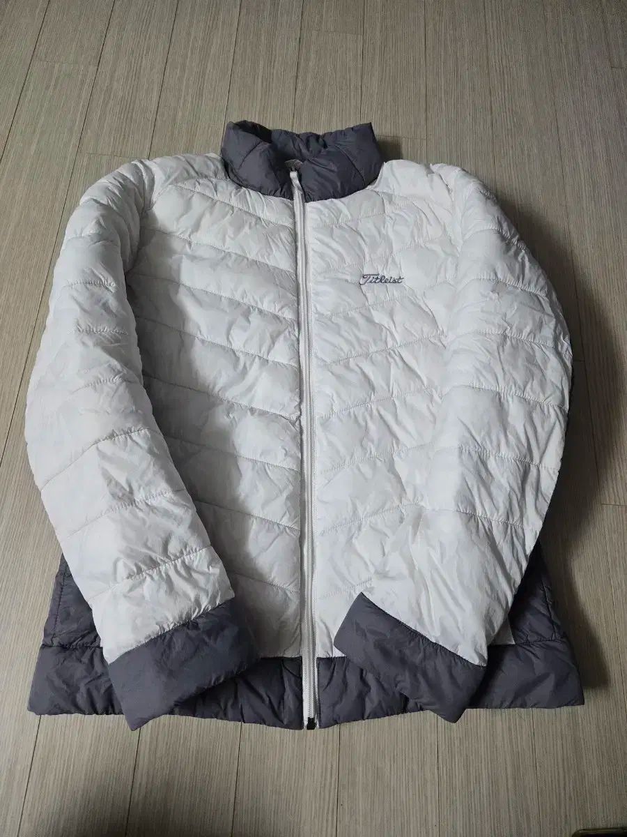 タイトリスト 白 軽量 ダウン ジャケット