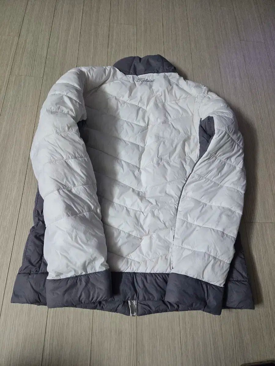 タイトリスト 白 軽量 ダウン ジャケット