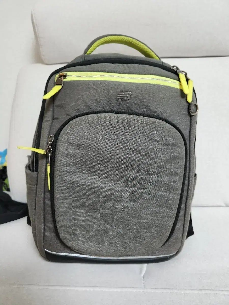 ニューバランス キッズバックパック グレー 蛍光色 POINT 本格的なランドセル