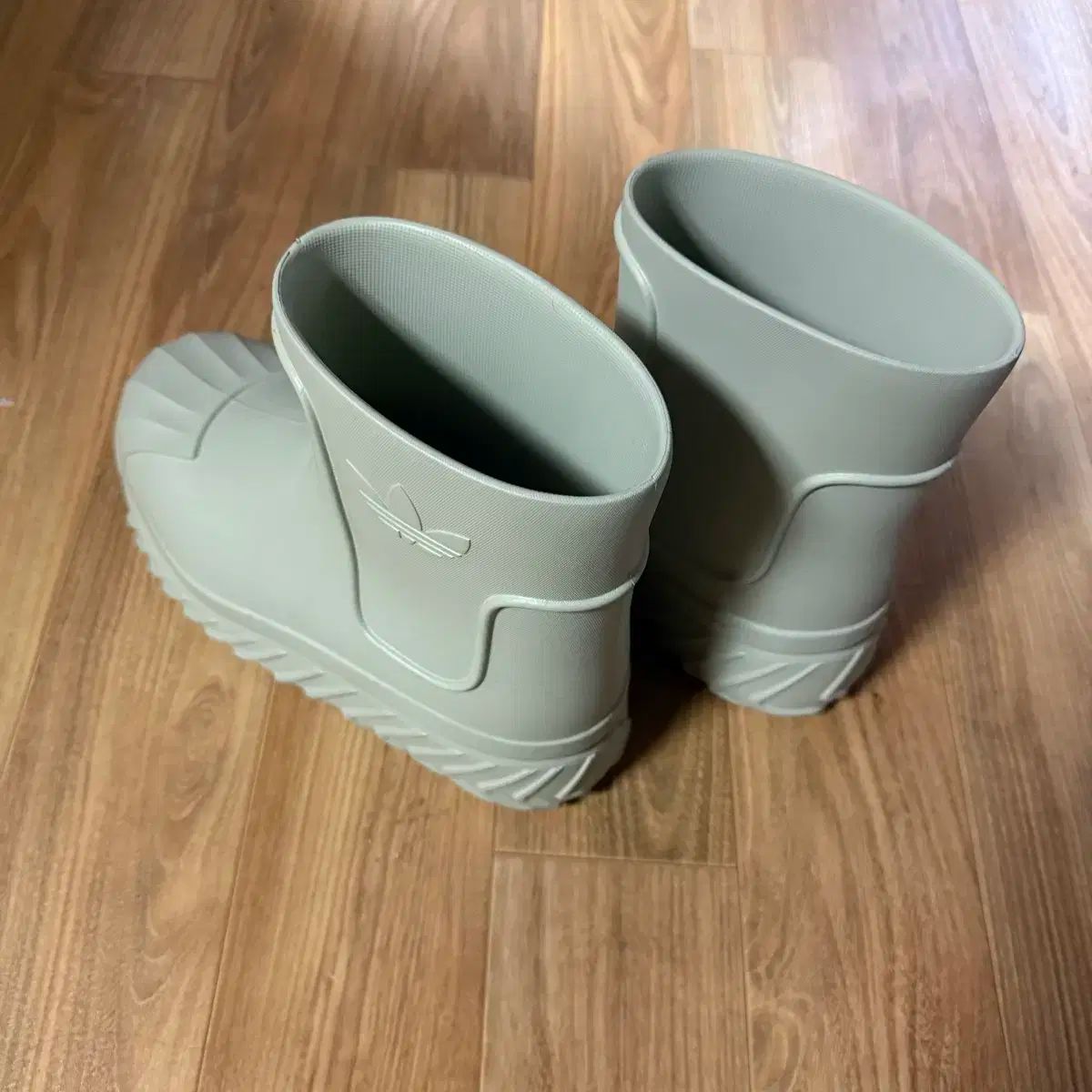 アディダス レインブーツ ライトグリーン 235