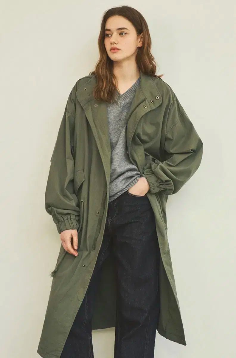 ウェンズデイオアジス カーキ マウンテンパーカー