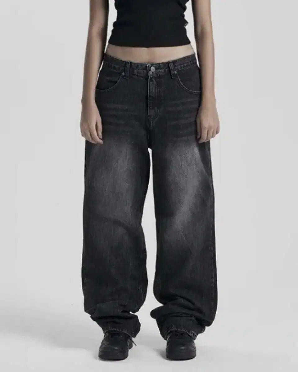 ODOR Nas raw wide denim in black