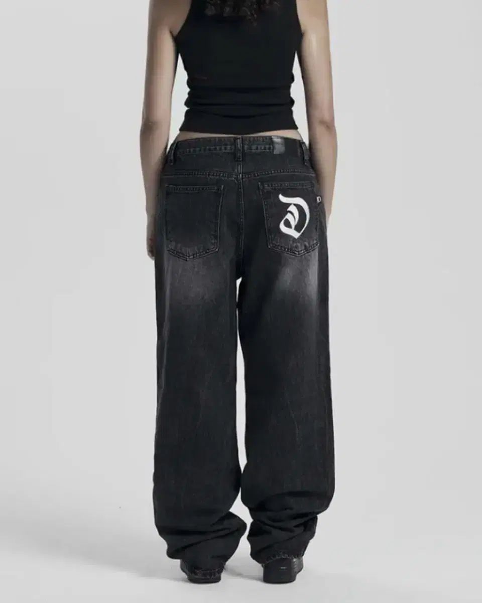 ODOR Nas raw wide denim in black