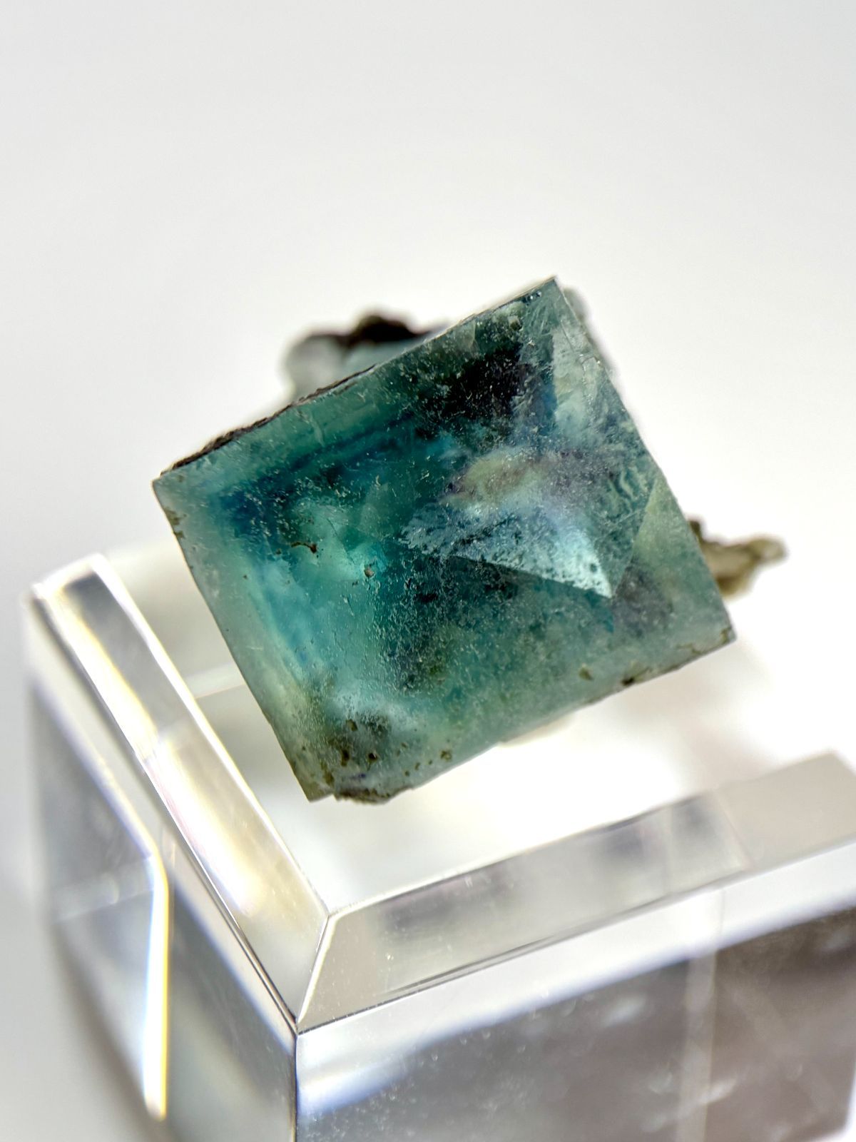 中国大余県産フローライト 【一点物】 原石 鉱物 天然石 パワーストーン (No.1788) ブルー フローライトの値段と価格推移は？｜23件の売買データからブルー  フローライトの価値がわかる。販売や買取価格の参考にも。