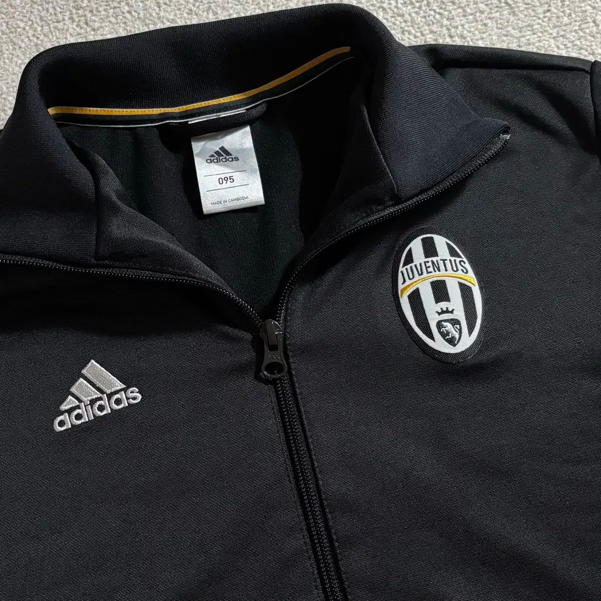 アディダス ユヴェントス ブラック スモールロゴ ジャージ
