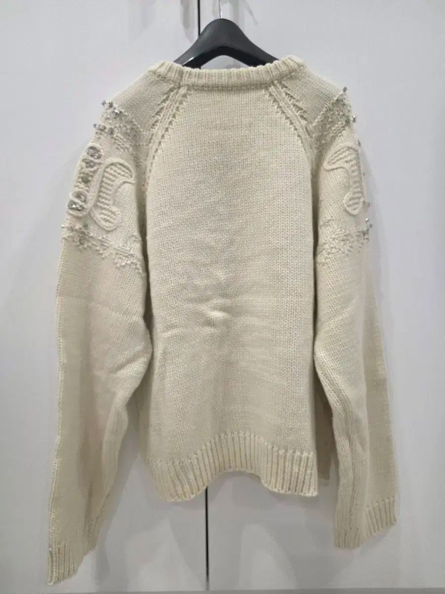 アイボリー톤 ビーズ装飾 ニット セーター