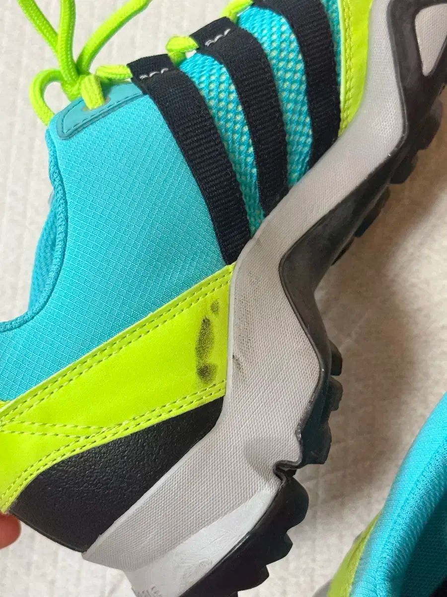 トレイルシューズ