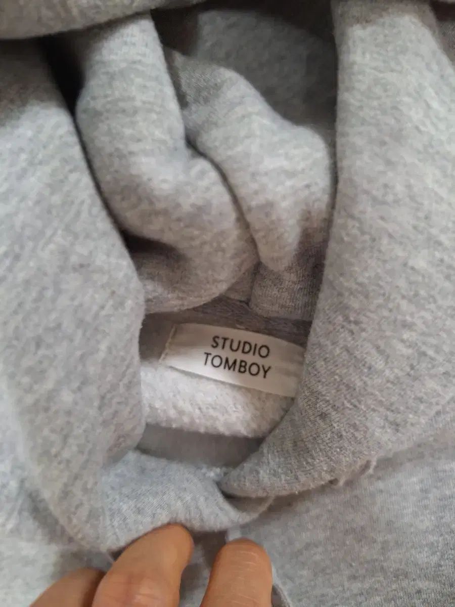 スタジオ トムボーイ グレー フーディー