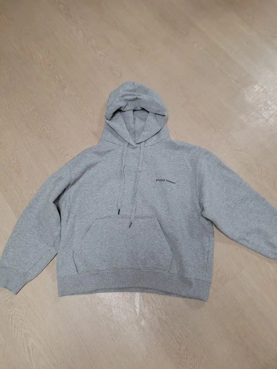 スタジオ トムボーイ グレー フーディー