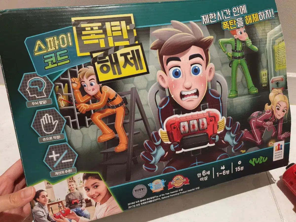 日本人作のボードゲームとして初のドイツ年間ゲーム大賞受賞「ボム Talking and Nobody | 完全爆弾解除マニュアル:Keep ボードゲーム ゲームバー236 Busters ボムバスターズ : ボードゲーム紹介Bomb アナ×デジゲームで「爆弾解除」をリアルに これぞボードゲーム最前線!? 完全爆弾解除マニュアル： 超展開スパイを探すゲームで恐ろしいことが起こった「コードネーム」