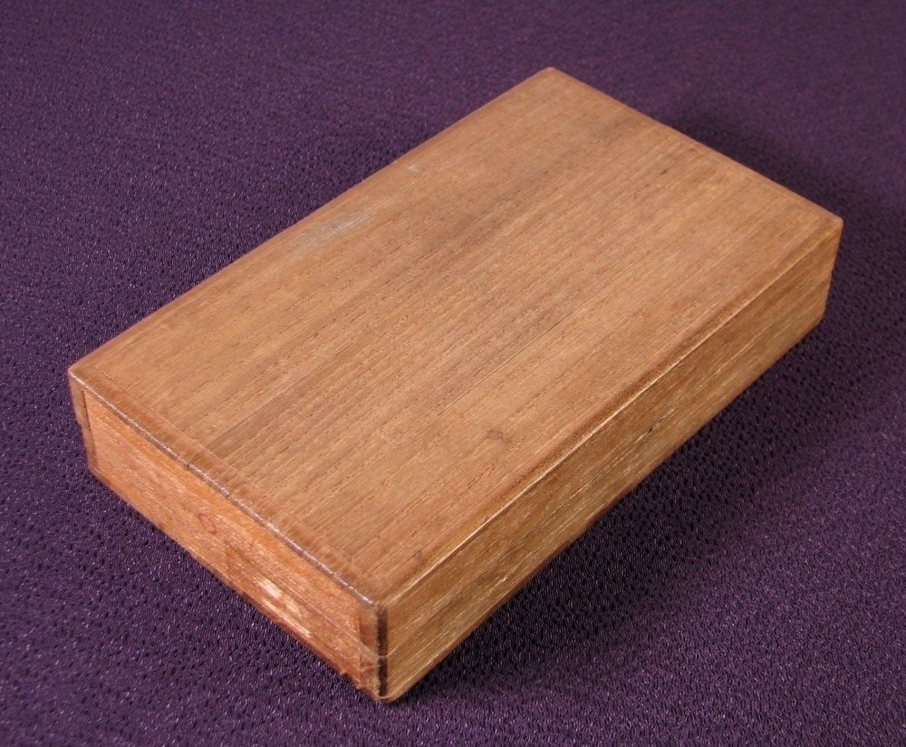 喰出鐔 鉄地木瓜形桐唐草文鐔 無銘 肥後象嵌 両櫃孔 金象嵌 五三桐紋