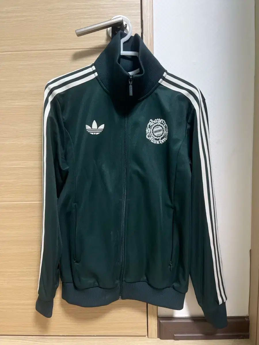 アディダス FCバイエルン ミュンヘン トラックジャージ シャドウ グリーン m