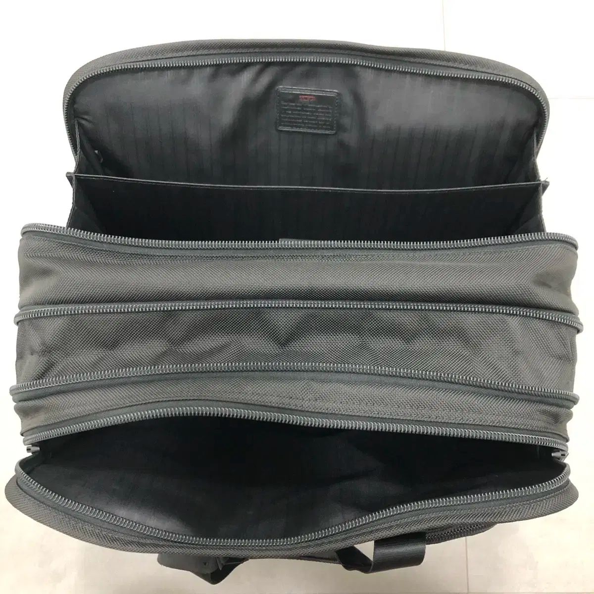 トゥミ アルファ 拡張型ブリーフケース 書類バッグ