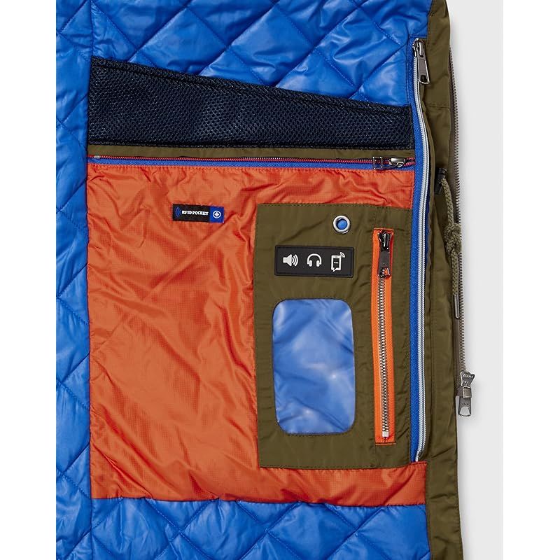 Outer 16箇所の収納ポケット付き