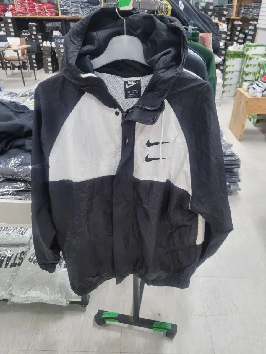NIKE ナイキ ウィンドブレーカー ジャケット ブラック 白 L XL XXL