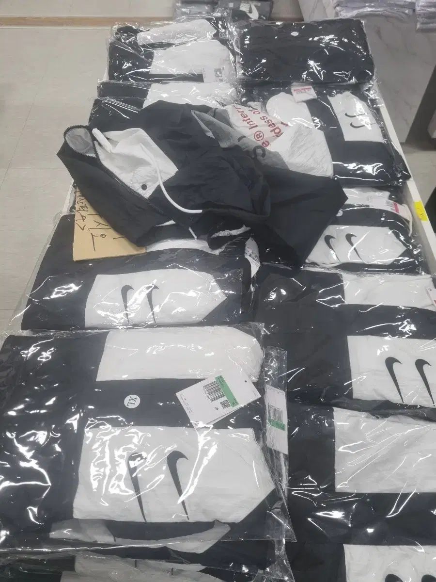 ナイキ ウィンドブレーカー