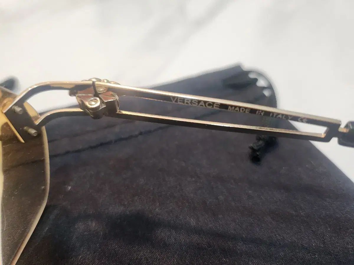 ブラウン レンズ