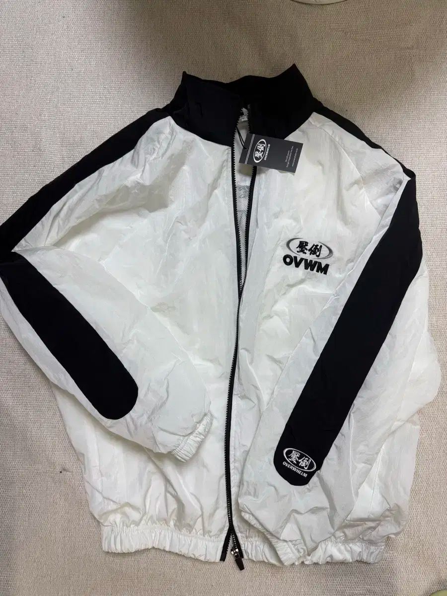 圧倒 003 ウィンドブレーカー 白