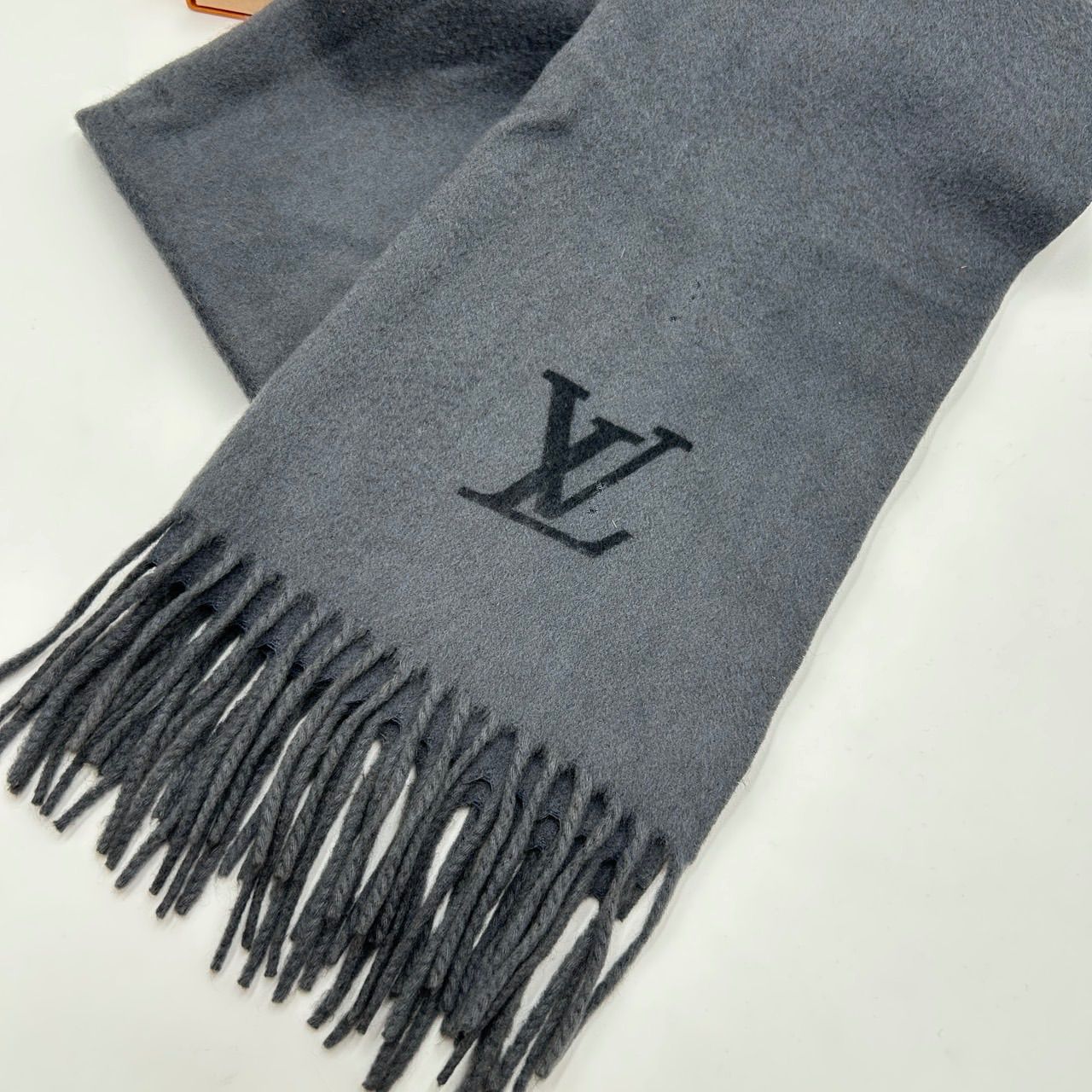 【極美品】ルイヴィトン マフラー　エシャルプロゴマニア シャイン　グレー LOUIS VUITTON（ルイ・ヴィトン） マフラー エシャルプ・ロゴマニア