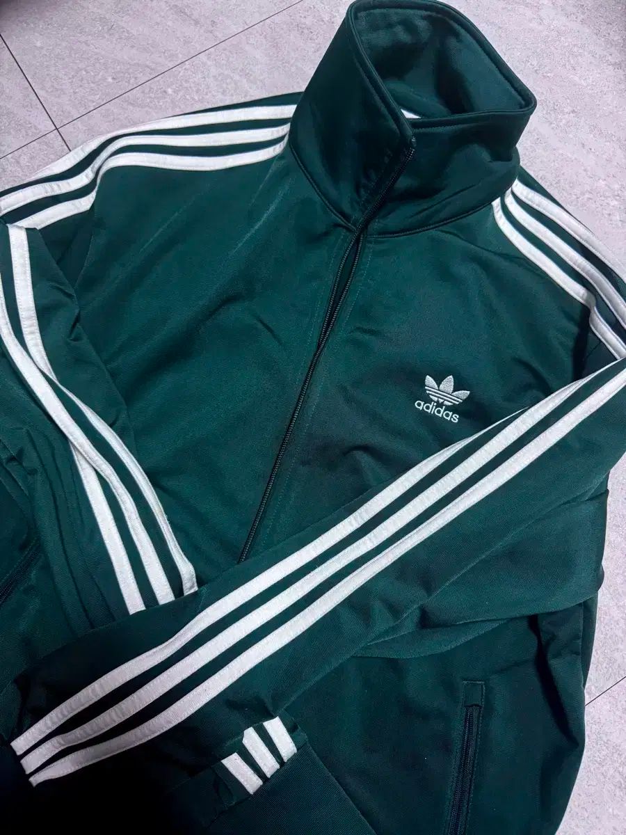 アディダス トラックジャージ ジャージ ダークグリーン