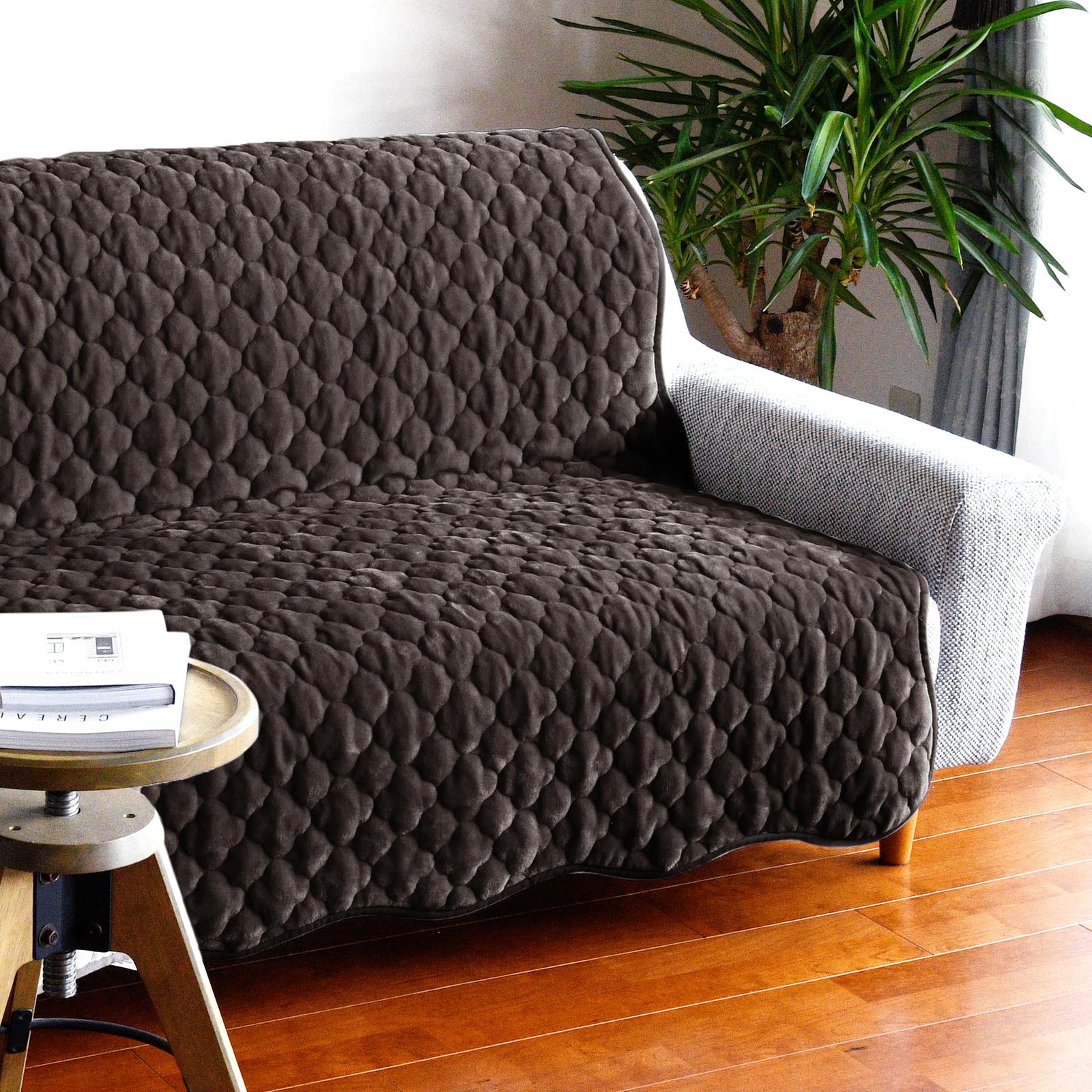 ブロッコリーハウス ソファーカバー かけるだけ 2.5人掛け 肘なし 抗菌防臭 洗える ふわふわ 冬用 秋冬 マルチカバー ソファ カバー キルト長方形 ベッドカバー ラグ 静電気防止 125×190cm ブラウン