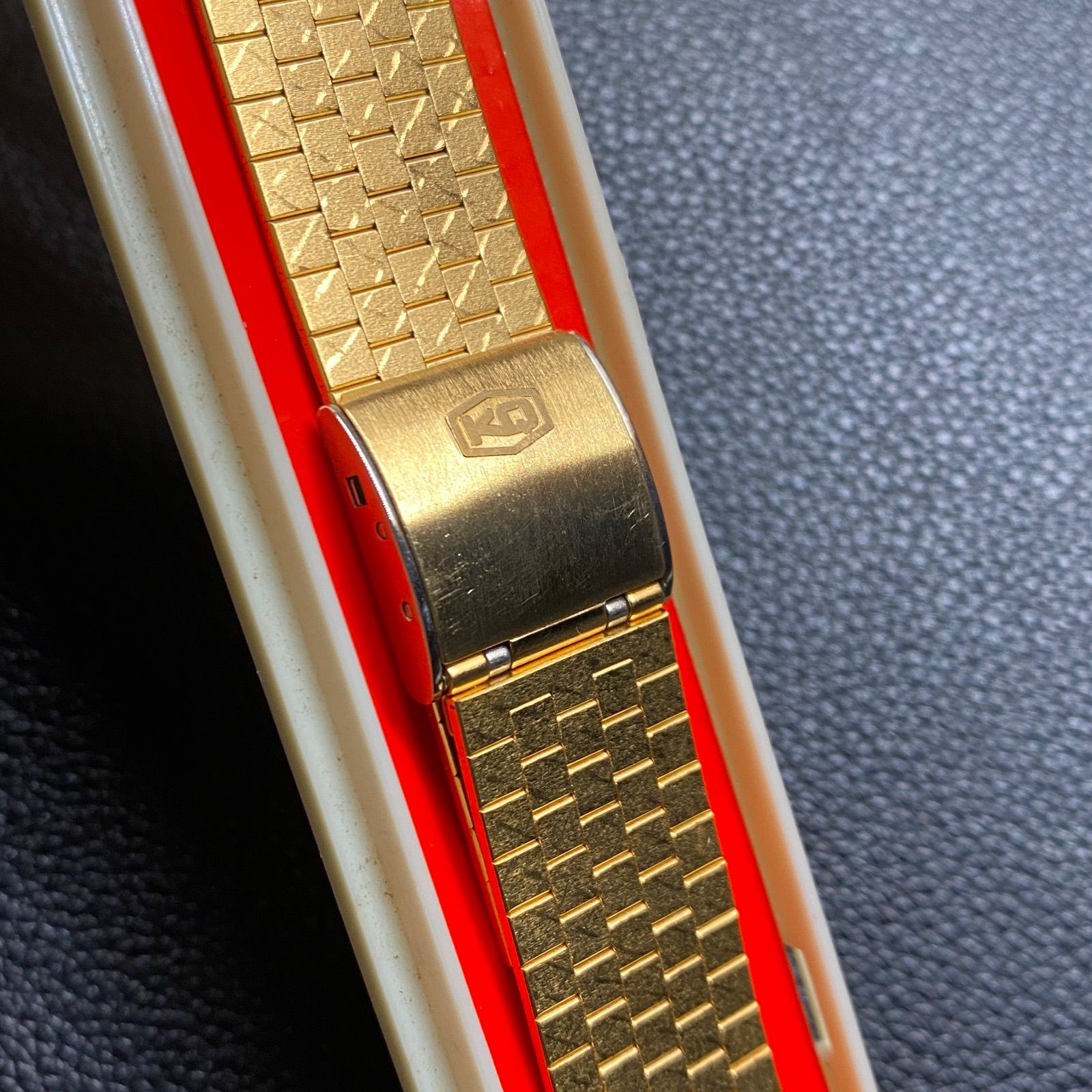 Dior ピンク文字盤 メッシュバンド 時計 Dior ピンク文字盤 メッシュバンド 時計